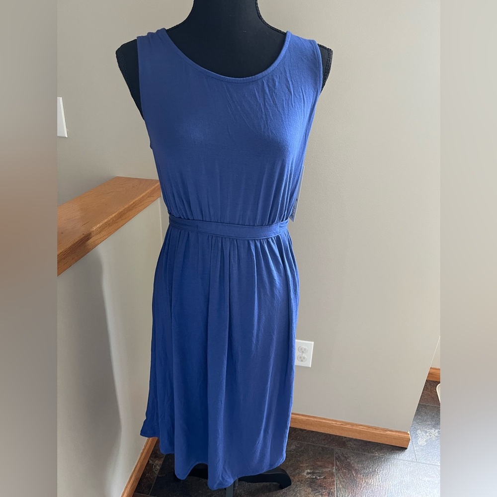 New Liz Lange blue sleeveless maternity dress with tie belt. Size medium.